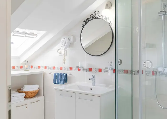 The Charm Daire Split