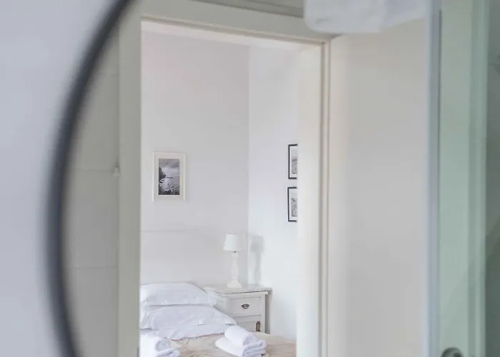 The Charm Daire Split