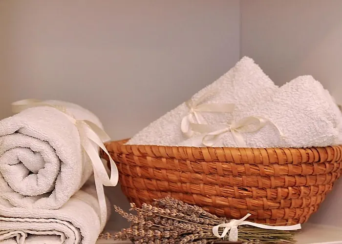 The Charm Daire Split